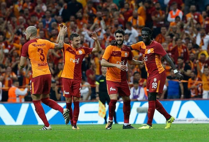Mariano, Martin, Tolga, Gomis       Galatasaray