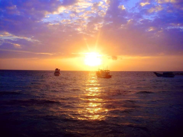 Hoàng hôn trên biển