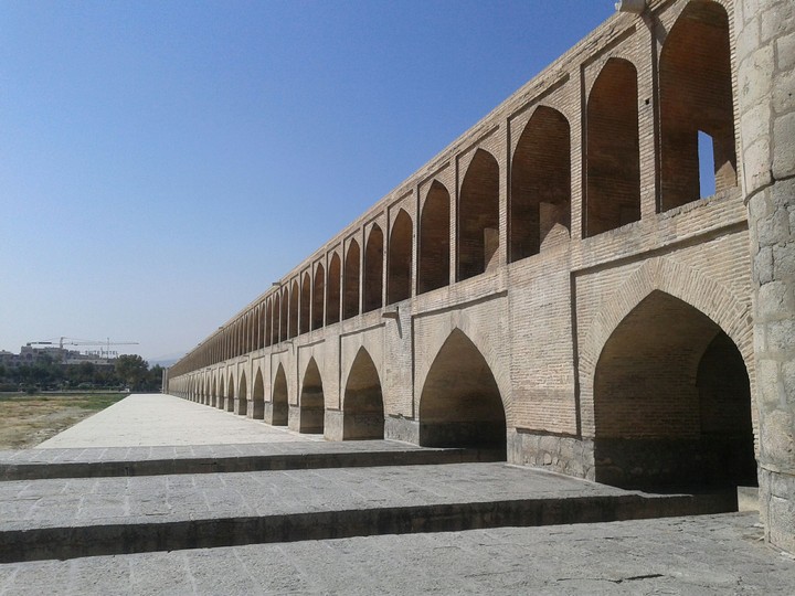 سی و سه