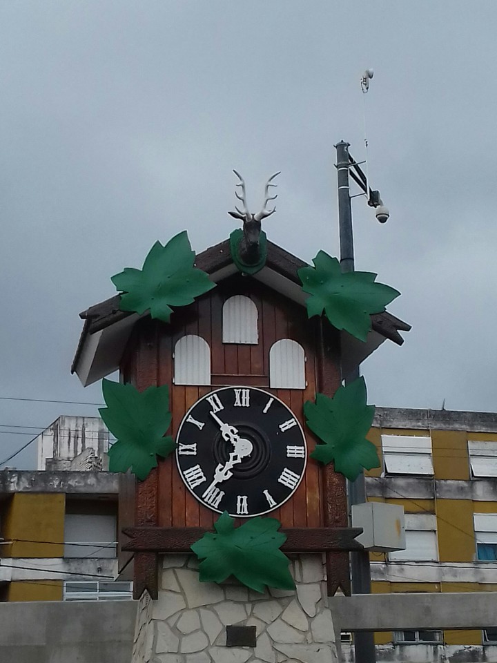 reloj cucu. Villa Carlos paz - Argentina