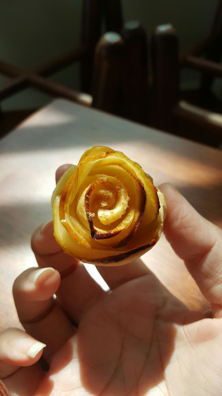 Dessert Apple Rose
