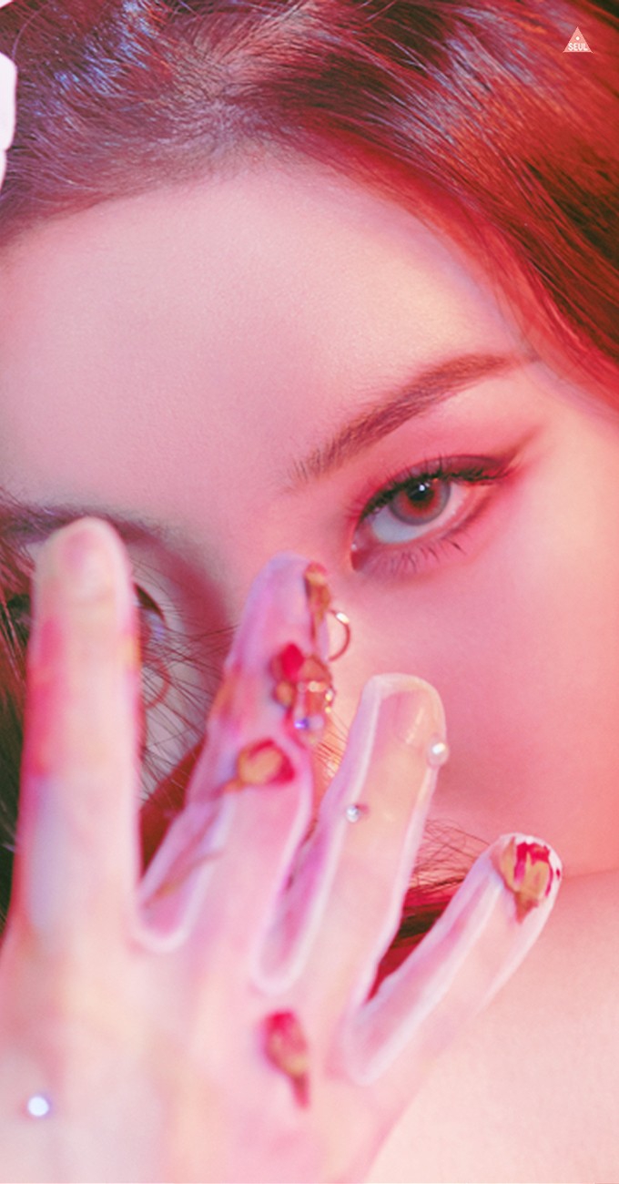 Korean singer Sunmi's tail album