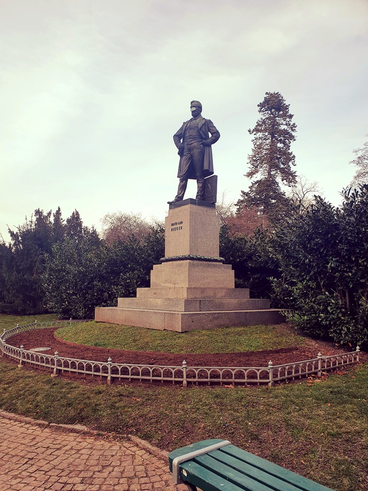 Statue