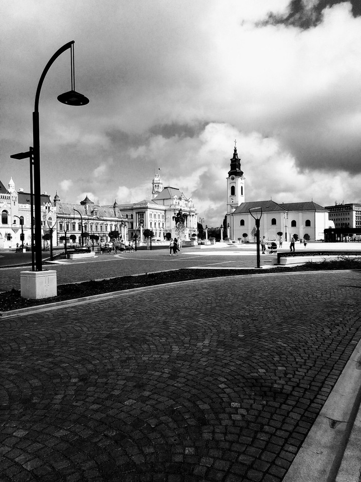 b&w city