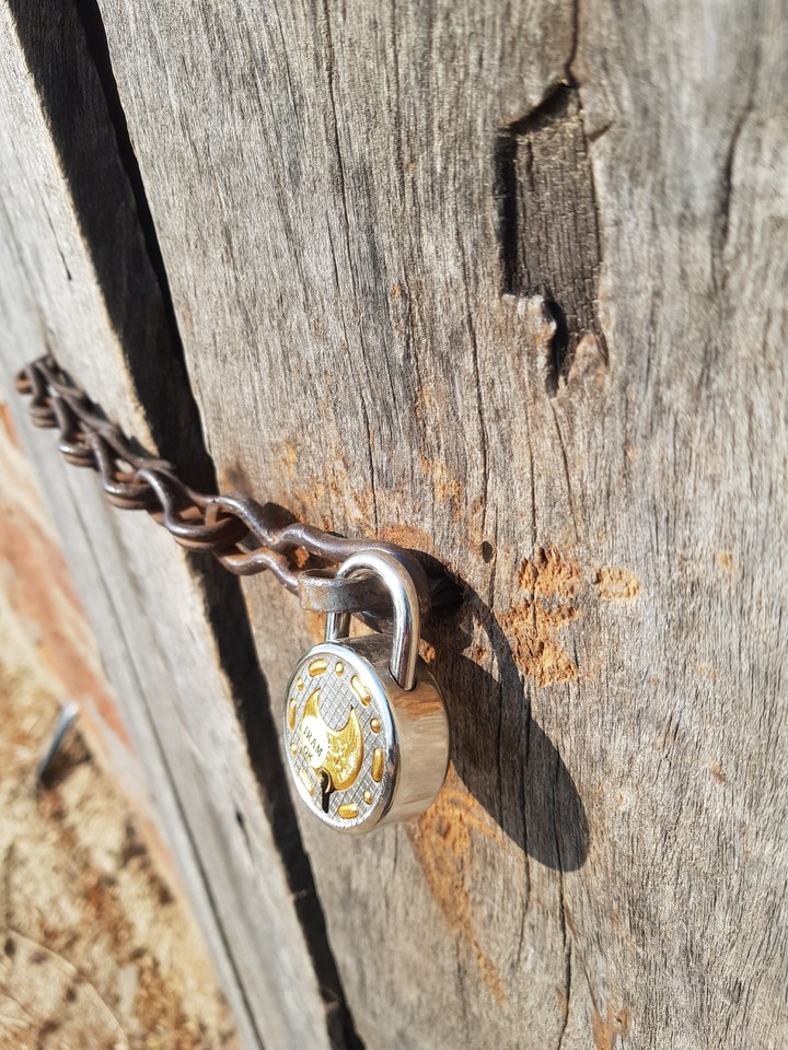 woody cast lock rust