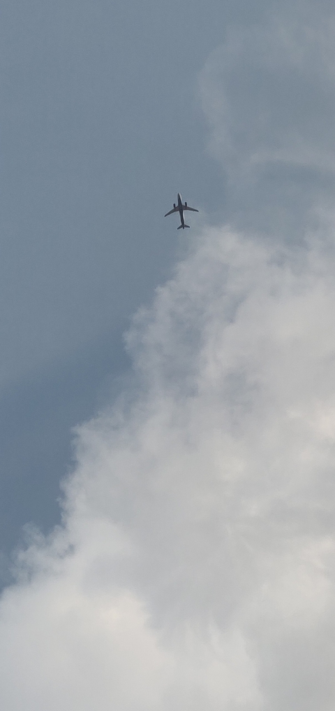 aeroplane flying low