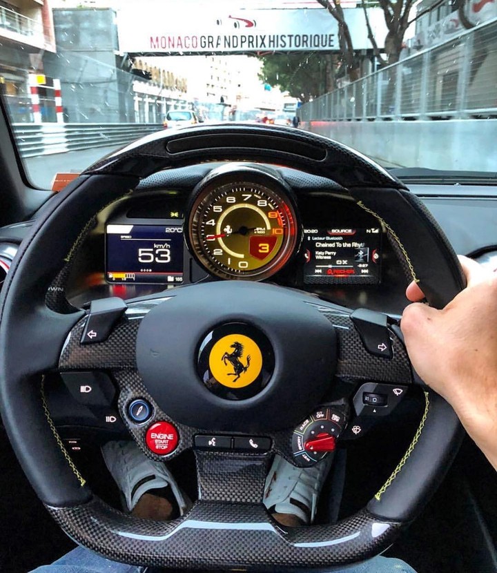 Ferrari...✌