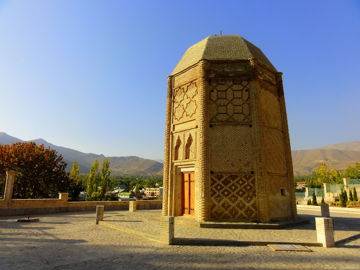 Sheikh Shebli Tomb in‌ Damavand Town (Autumn).
