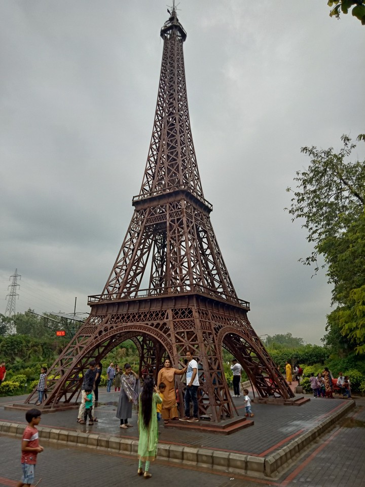 Eiffel Tower - Waste To Wonder Park