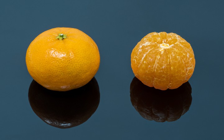 Clementinas - descascadas e com casca.