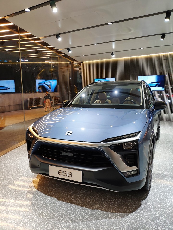 Nio ES8