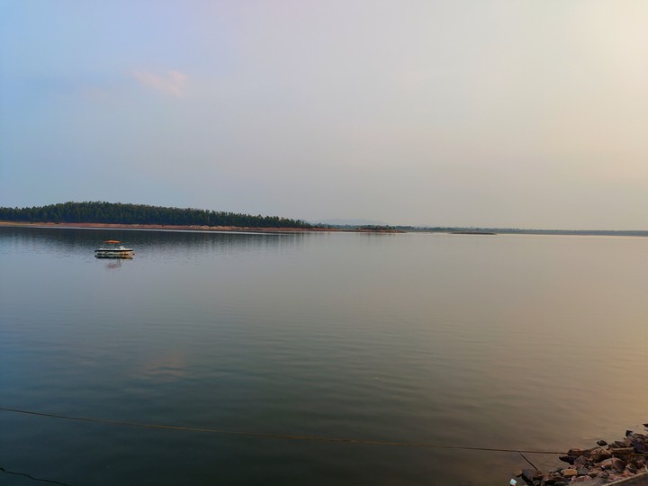 Boat_in_solitude