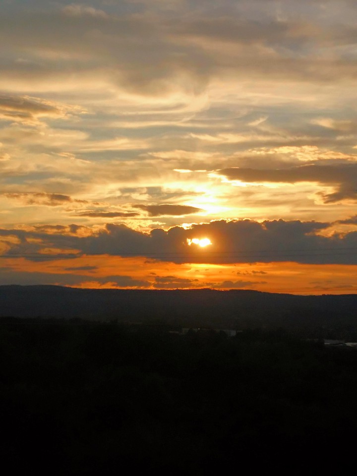 sun says goodnight