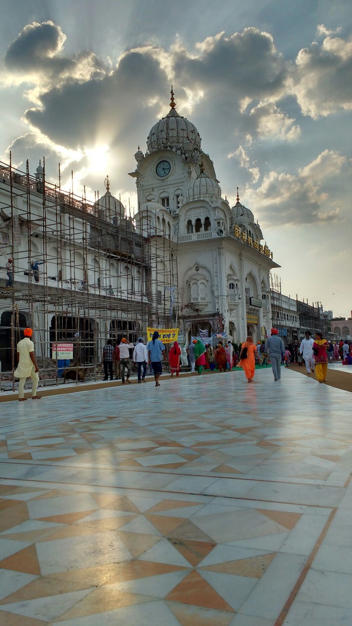 god giving blessing form Gurudwara