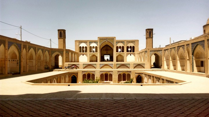 Agha Bozorg Mosque