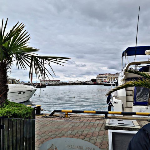 море