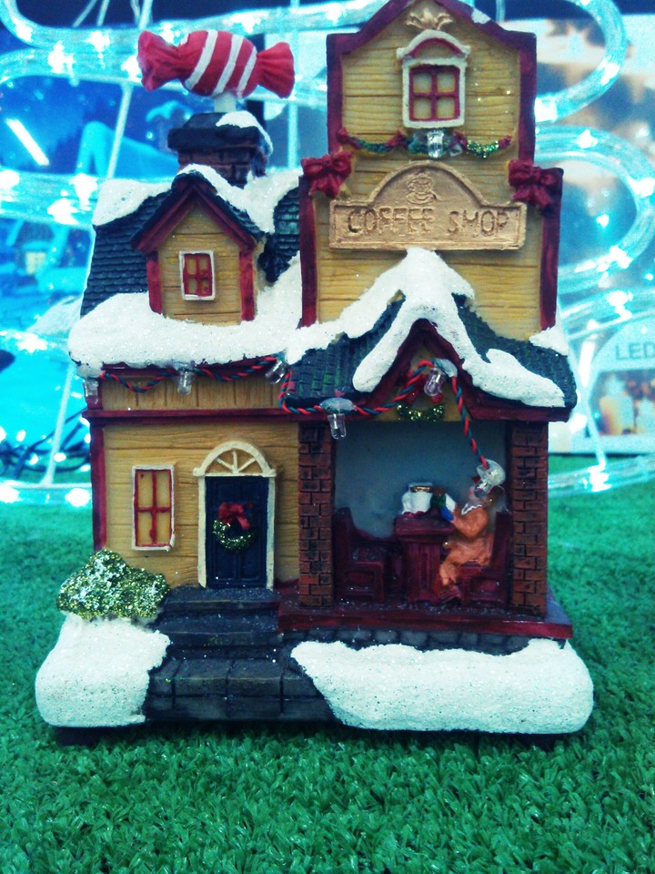 A cute toy house:)