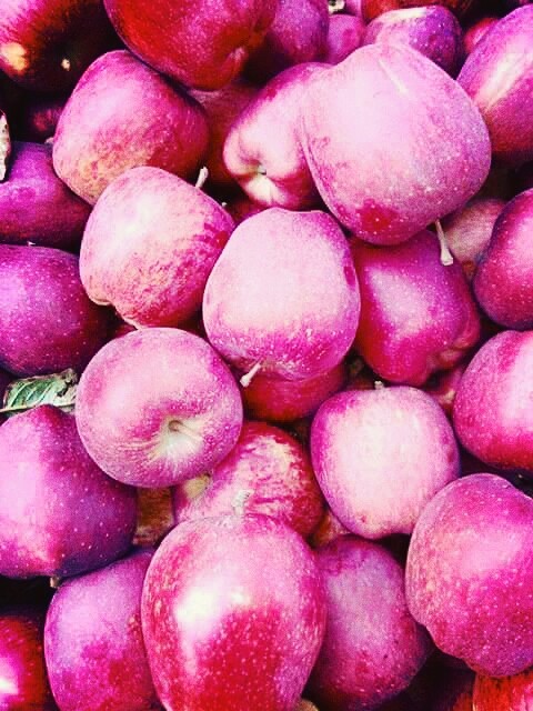 Apples by Nasir.