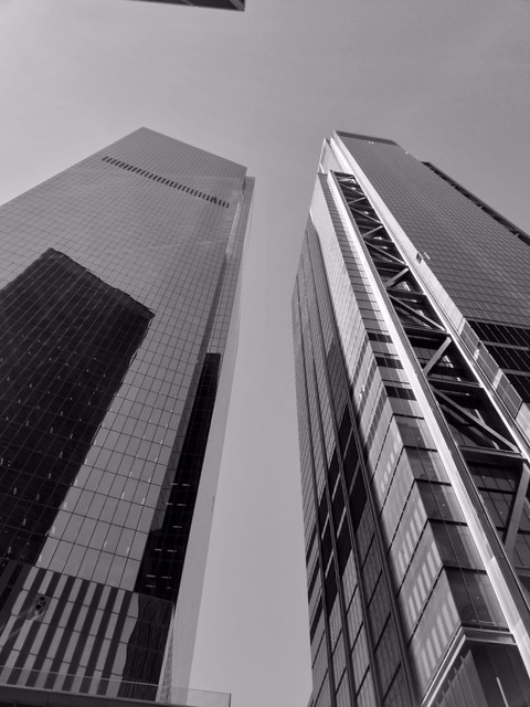 Hochhaus und Himmel