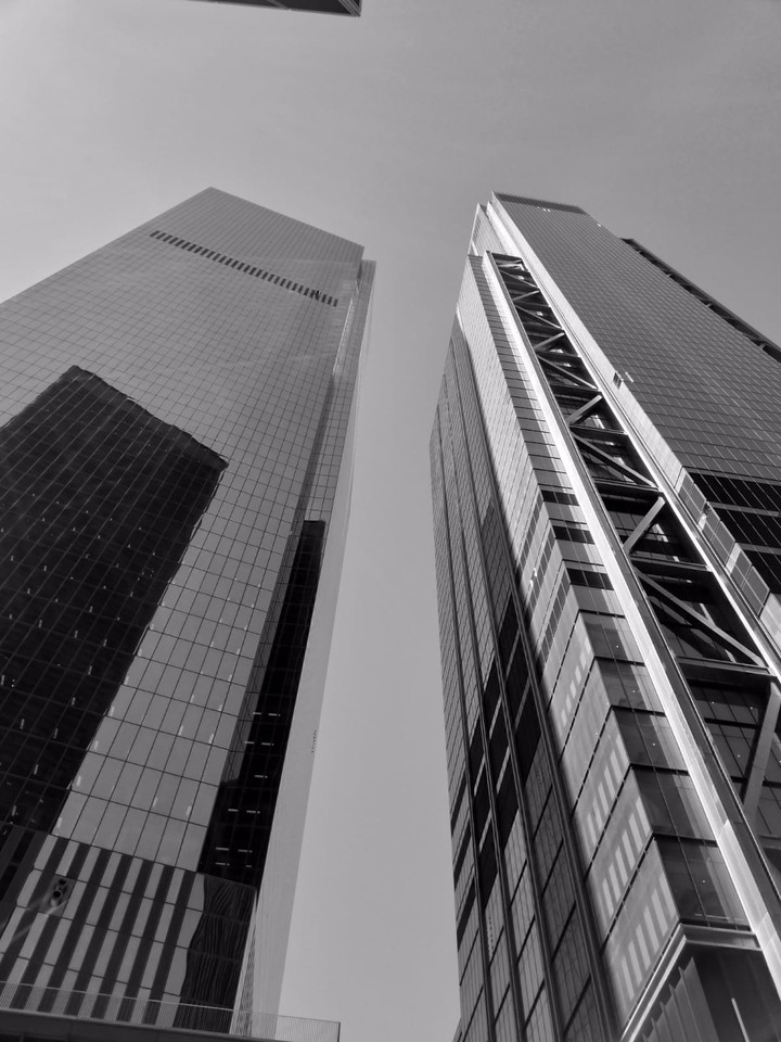 Hochhaus und Himmel
