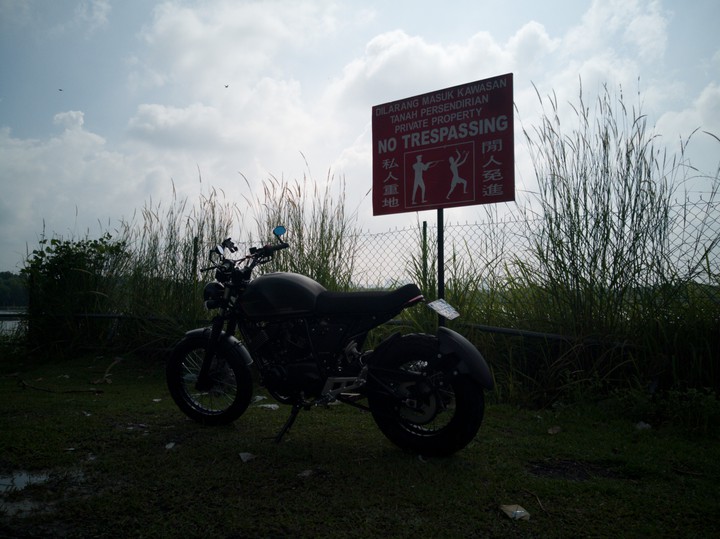 NO TRESPASSING