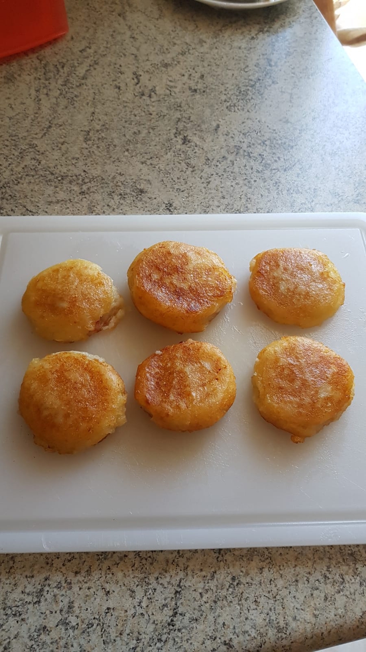 focaccine di patate con provola e prosciutto cotto