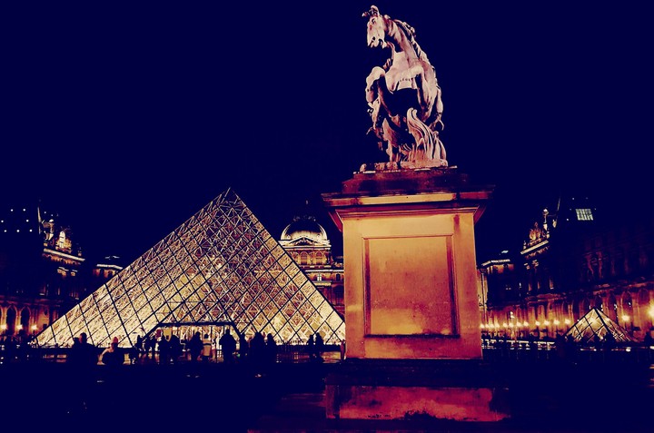 Pyramide du Louvre