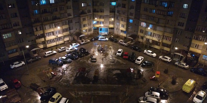 двор