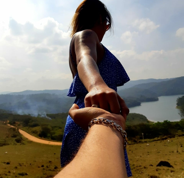 foto segurando a mão