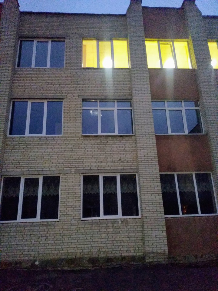 здание вечернее время