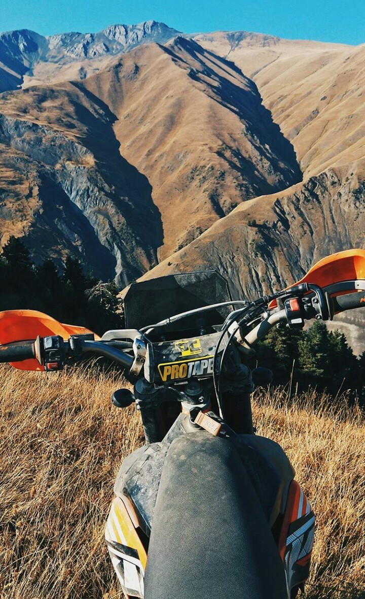 Moto y Montañas