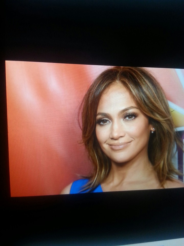 5 photos:who is she?