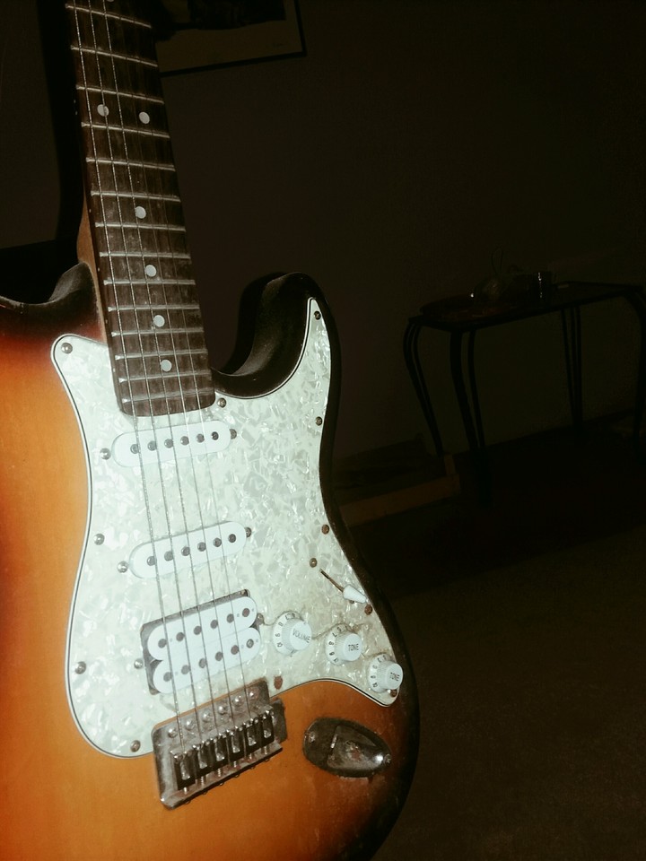Electric guitar