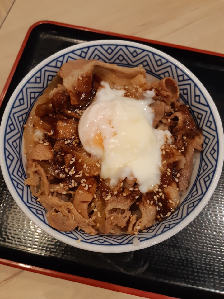 Pork with peppers & onsen tamago