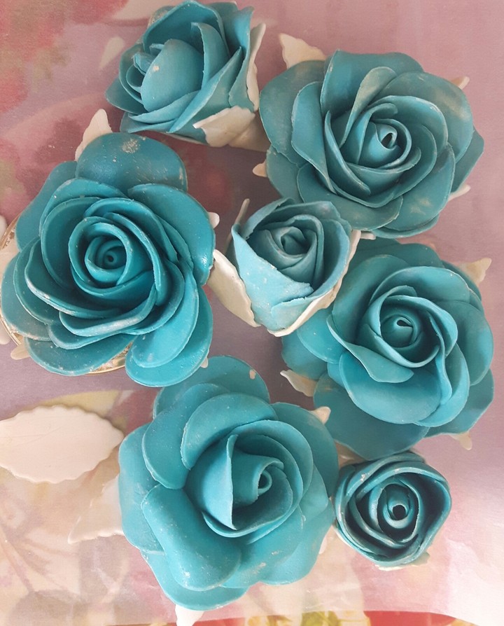 rose in sugarpaste