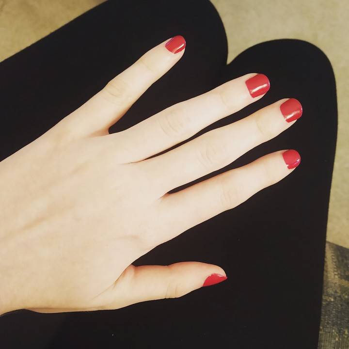 Classic Red Nails