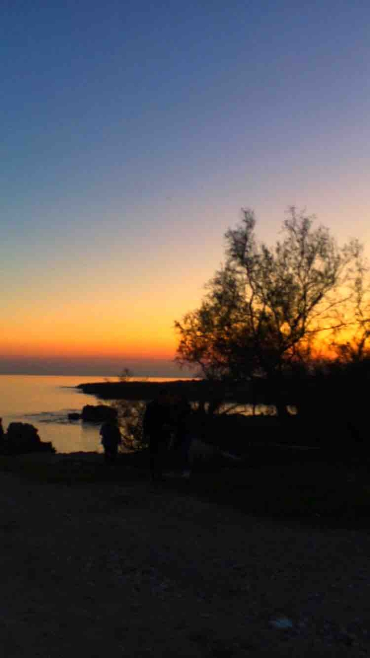 al tramonto .