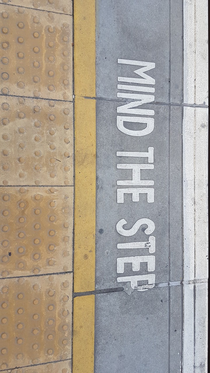 mind the gap train platform