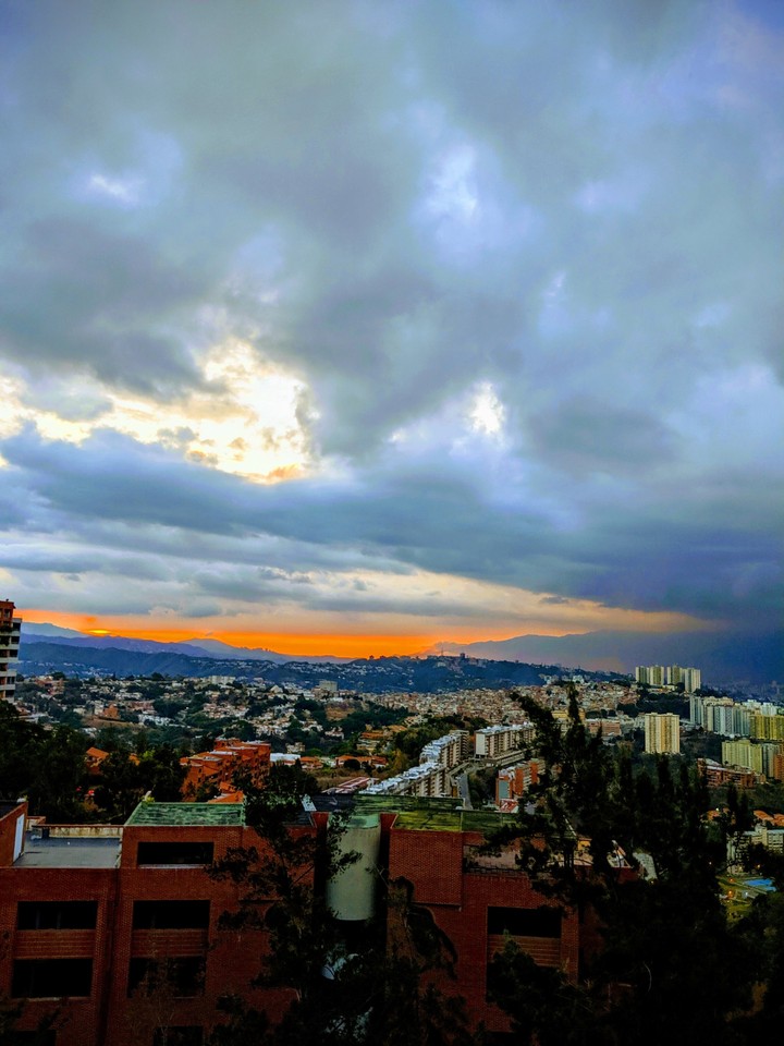 sky in three color