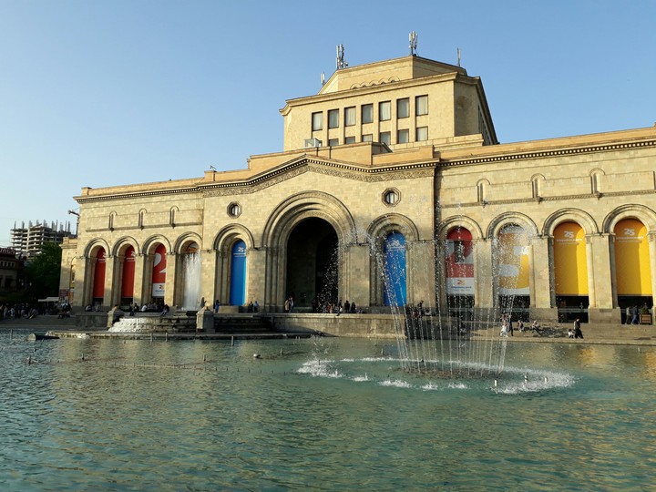 Republic Square'd Singing fountains