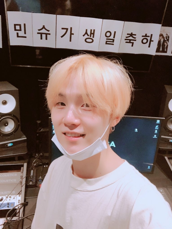 HAPPY YOONGI DAY❤❤❤❤❤❤❤