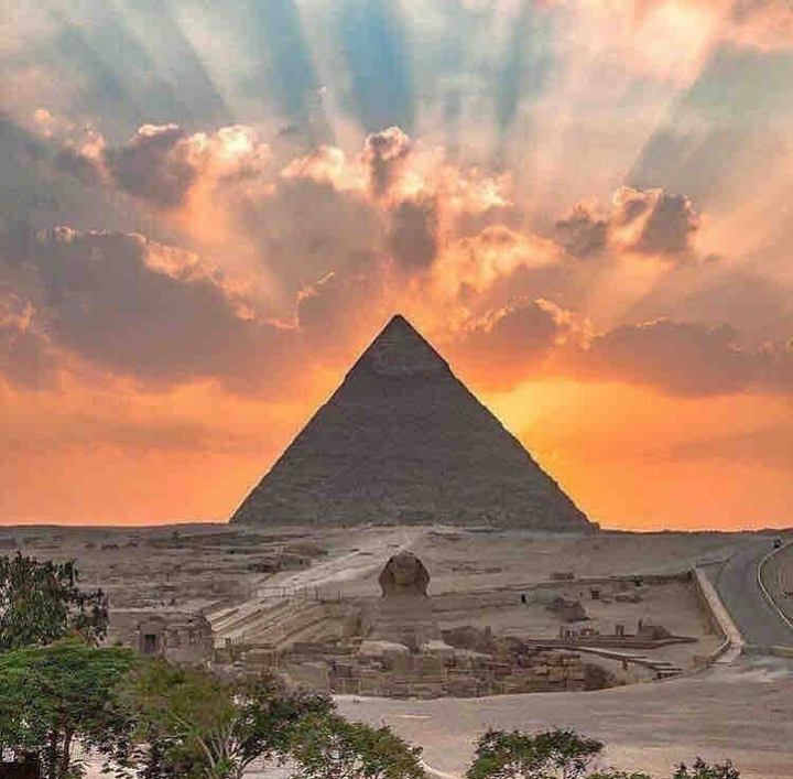 بريق الهرم
