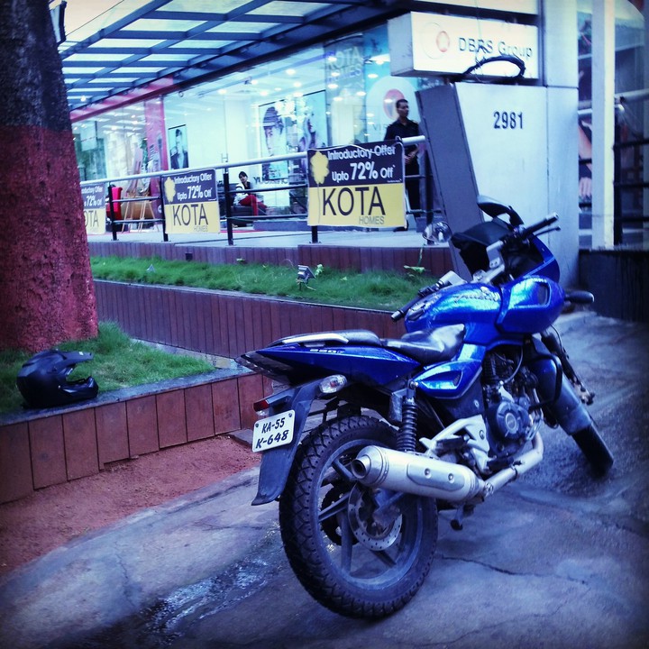Pulsar 220F