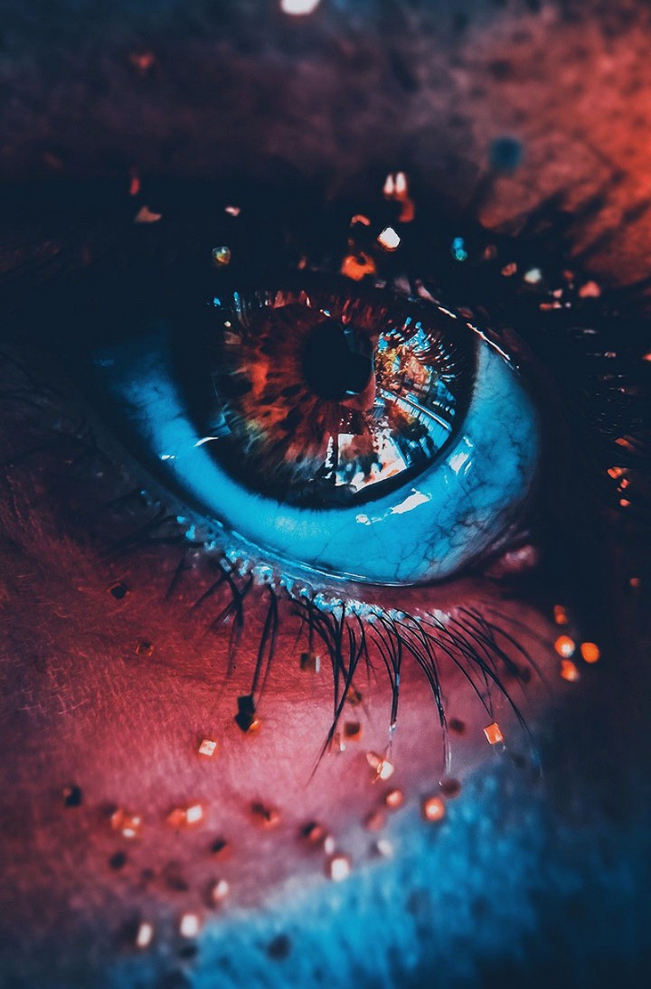 glitter eye