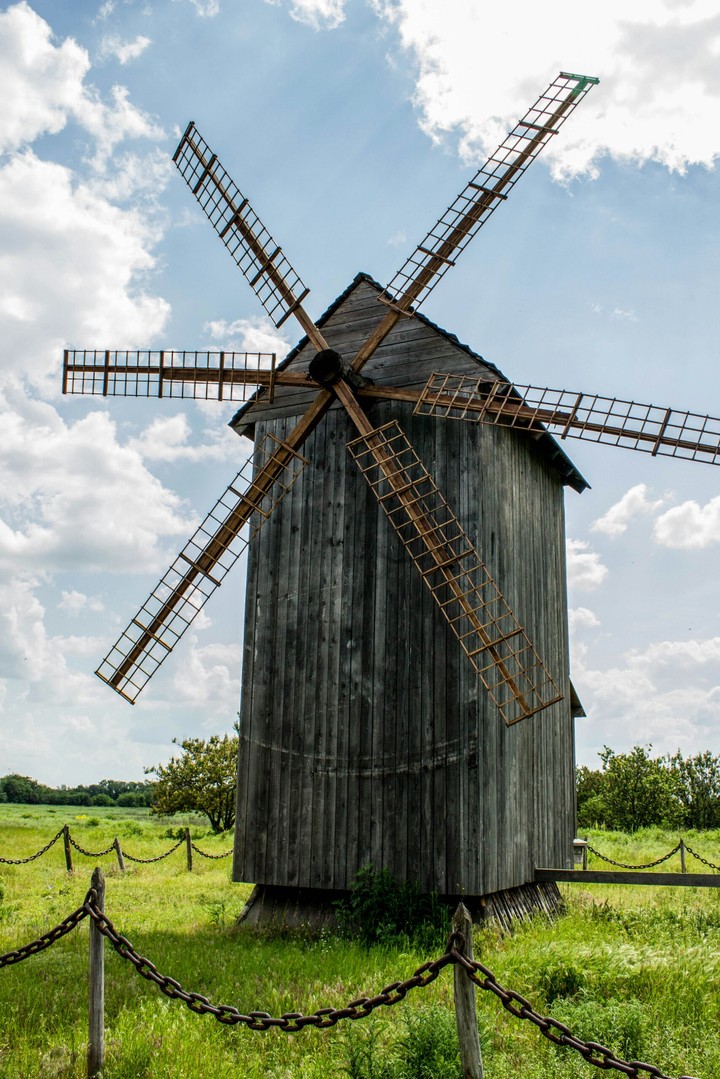 Ukrainian windmill