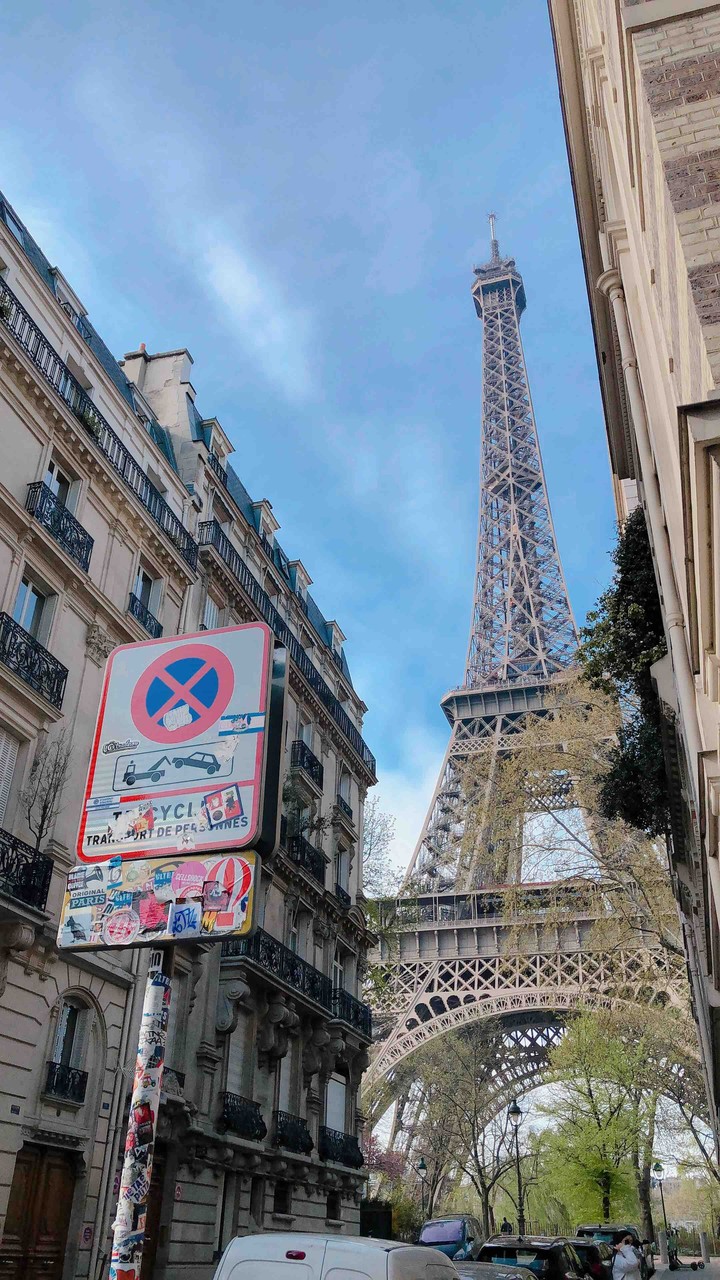 EIFFEL TOWER