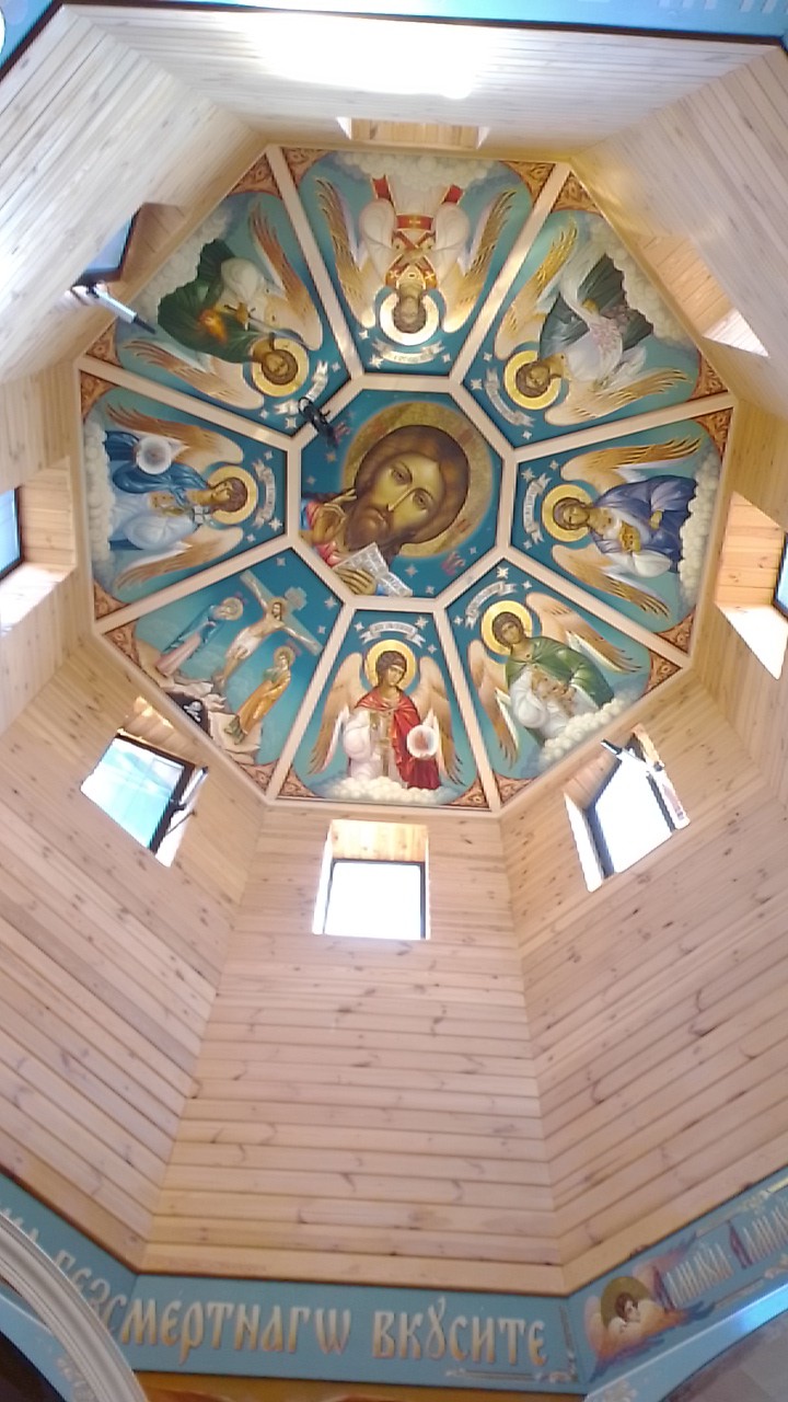 под куполом храма