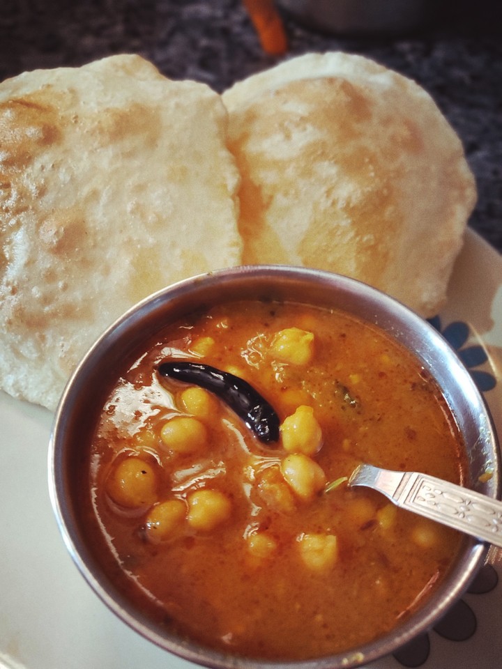 Food (chole bhature)