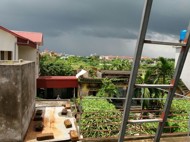 Sau Khung Cửa Sổ