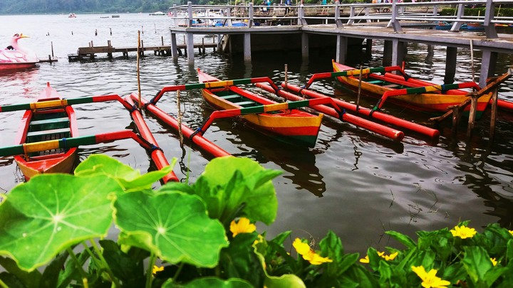 COLOUR BOATS